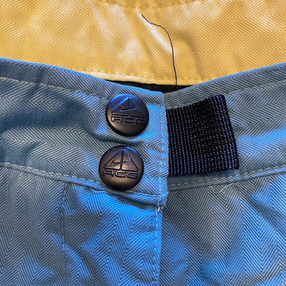 *SOLD* Nike Y2K Vintage ACG Swoosh Ski Pants Cargo
Multipocket (Size Small) EUC - Picture 9 of 11